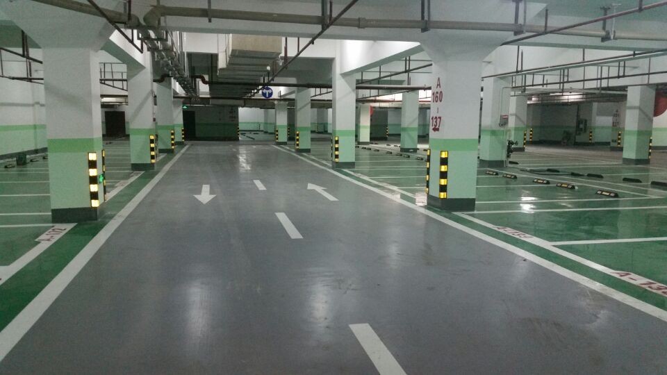 地下室停車場
