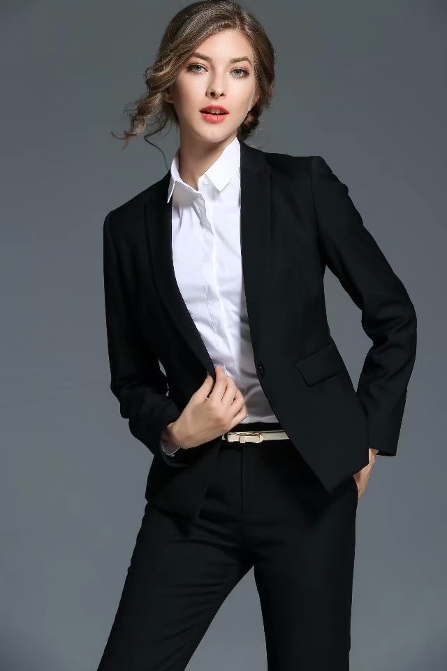 女西服