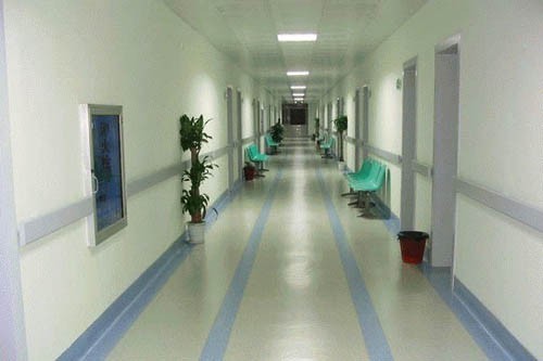 额尔古纳南宁医院地胶，柳州医院PVC地板胶，桂林医院同质透心地板，北海医院橡胶地板