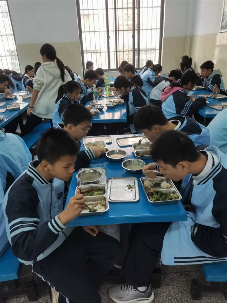 学校食堂餐具清洁消毒