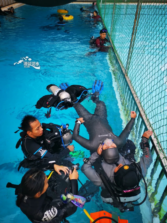 救援潜水员 Rescue Diver