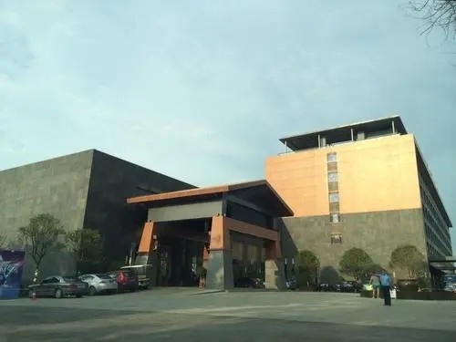 武鳴春霞園酒店