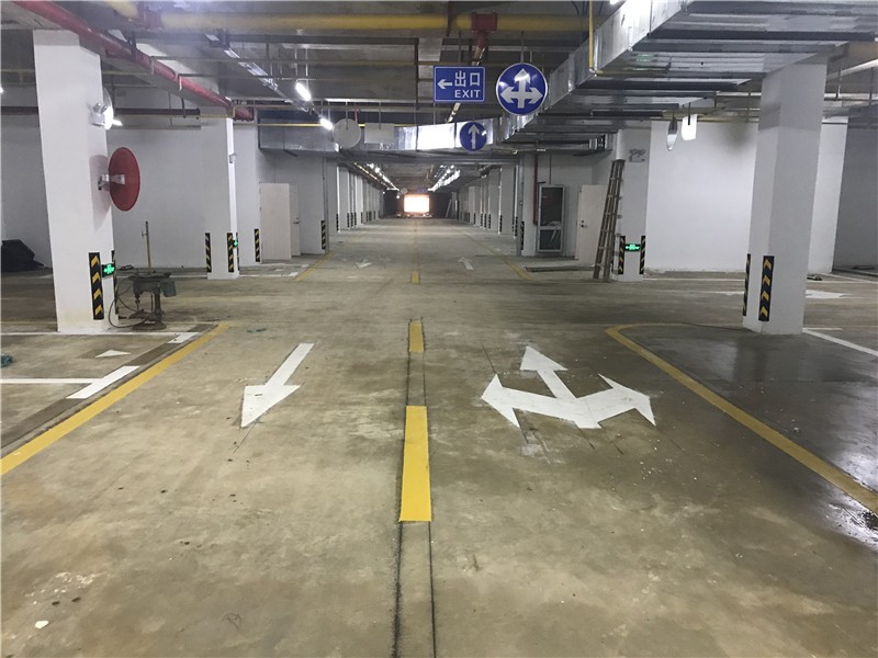 北海地下停车场划线施工