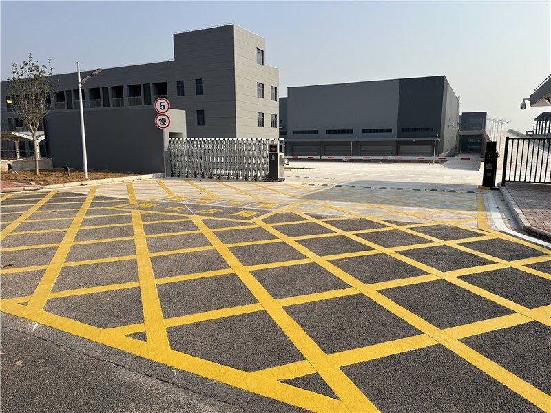 南宁智慧物流园道路划线工程