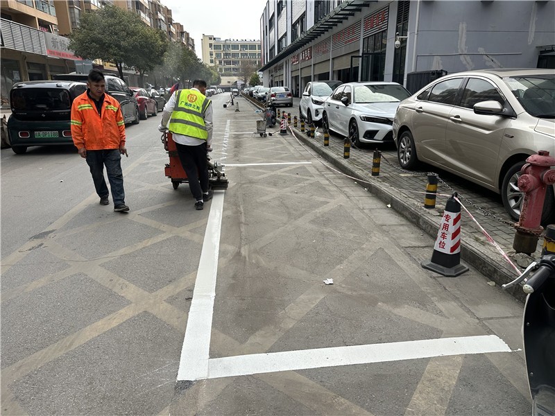 南宁安吉住宅区车位划线
