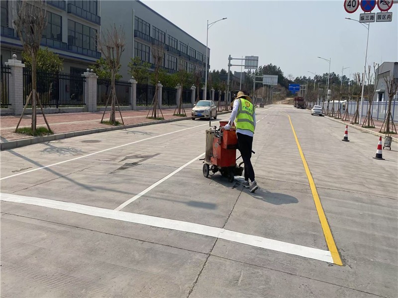 防城港鋼鐵加工基地道路劃線