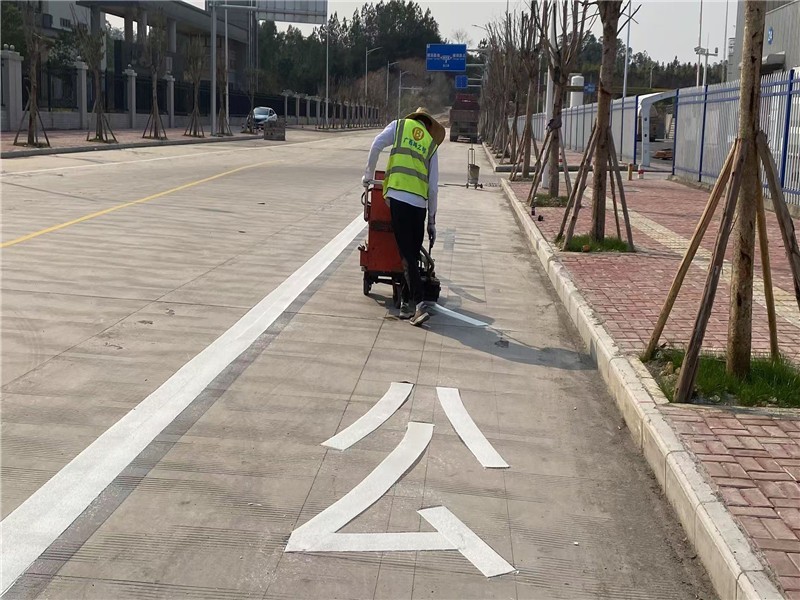 桂林南寧道路標(biāo)線公司，道路劃線施工