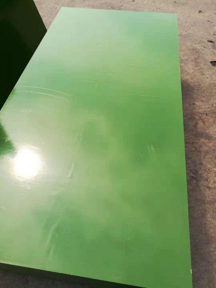 塑面膠合板