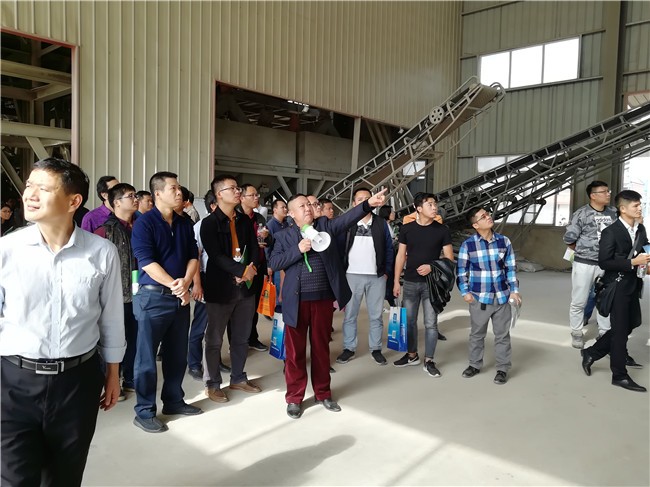 南宁市大行动办，综合执法支队，环保局，住建局以及部分项目经理，监理，施工长，和企业负责人来厂参观指导工作4