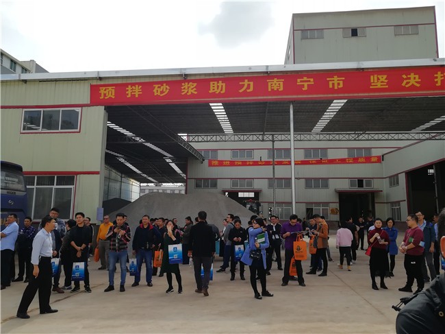 南宁市大行动办，综合执法支队，环保局，住建局以及部分项目经理，监理，施工长，和企业负责人来厂参观指导工作3