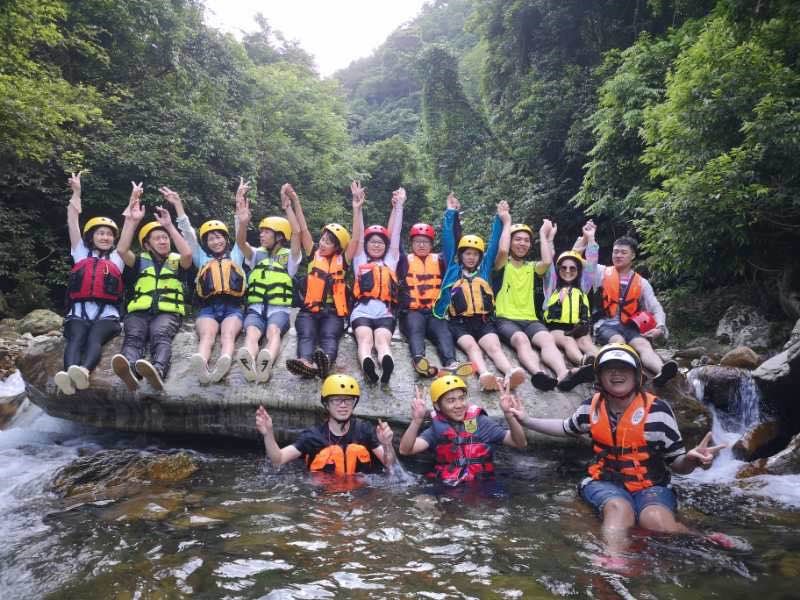 廣東建筑藝術設計院員工南寧上林大明山朔溪活動_副本