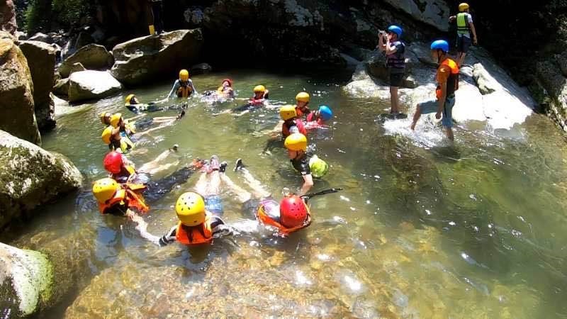  广东建筑艺术设计院员工南宁上林大明山朔溪活动