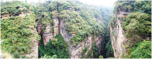 中国版的“东非大裂谷”—— 己衣大裂谷，最窄处仅6米，深400米