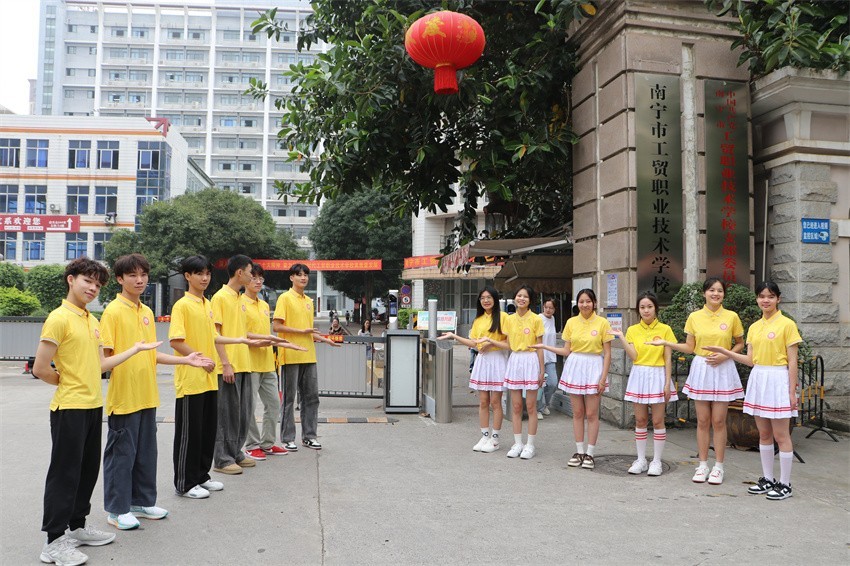 大门12人