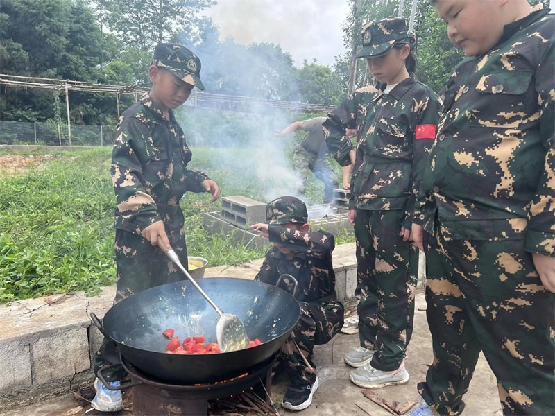 迷彩少年野外求生篇
