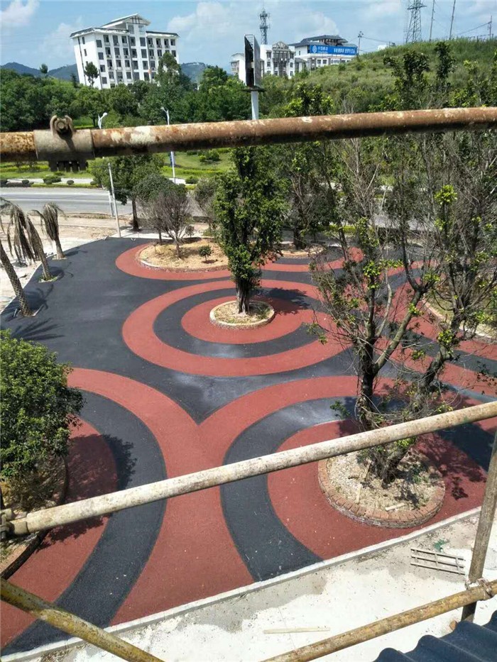 桂林市恭城县江岸(彩色透水混凝土)