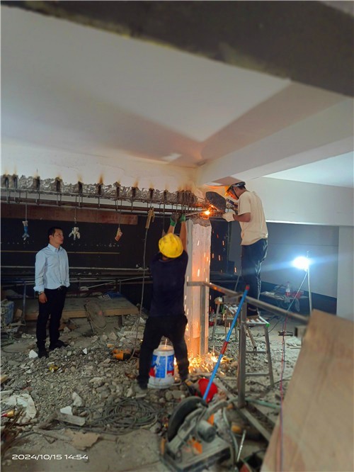 南宁东葛路某大厦梁增大截面加固