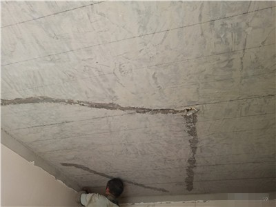 荔浦梁板底粘碳维加固工程