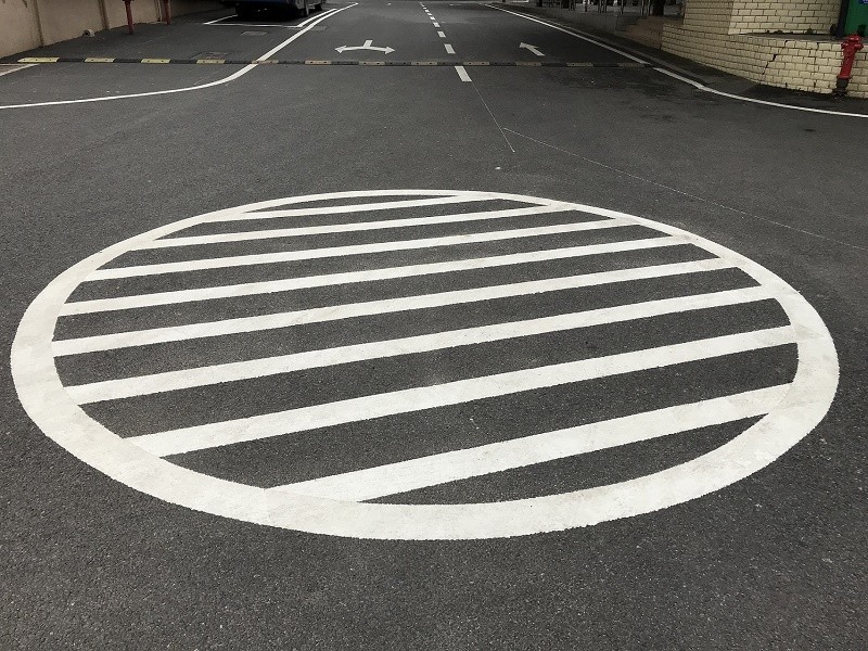圆形中心圈想必大家对广西路之邦总结出来的道路交通安全警示标线有所